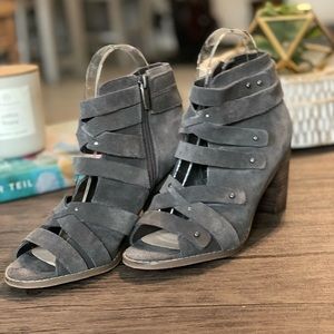 Vince Camuto strappy open toe heeled sandal/perfect for transitioning seasons